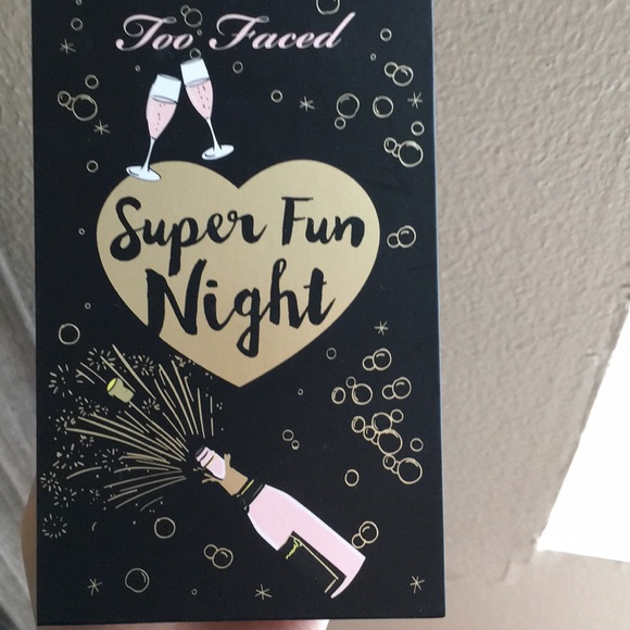 Too faced eye shadow pallet - Picture 1 of 3